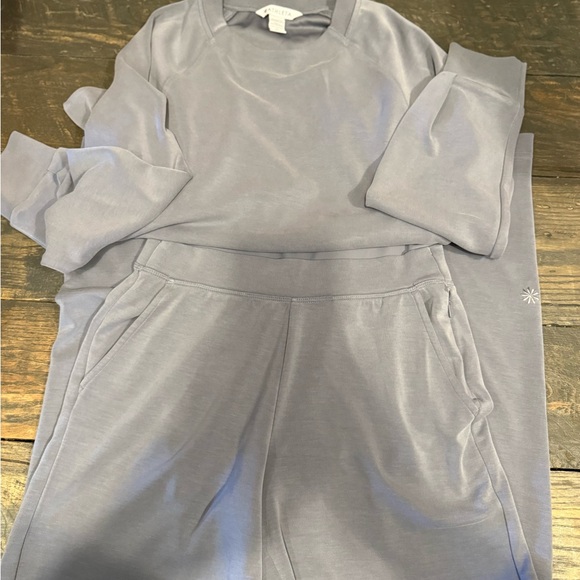 Athleta Seasoft Crewneck & Wide-Leg Pants in color coastline blue size XS - Picture 3 of 13